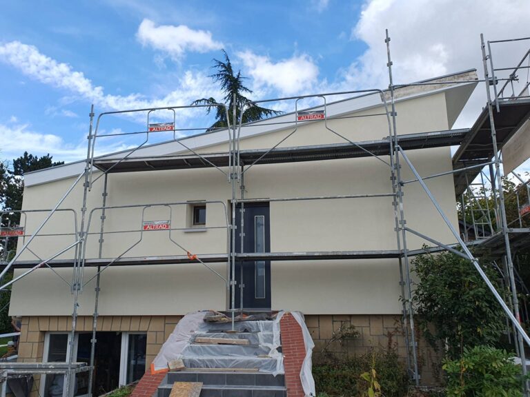 Installation de façade isolée ITE à Forges-les-Eaux
