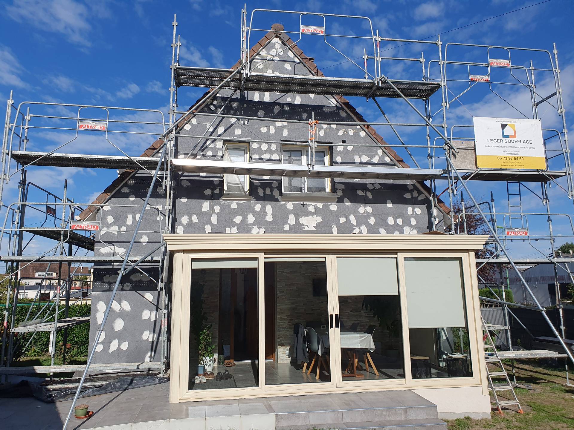 Installation de façade isolante ITE à Saint-Saëns