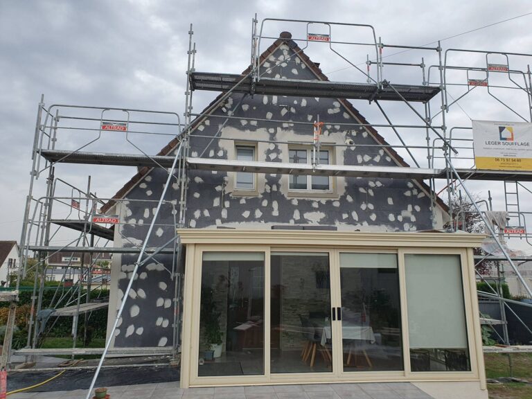 Installation de façade isolante à Buchy